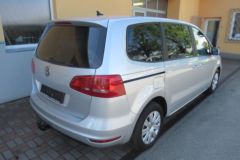 Volkswagen Sharan 2.0 TDi  KLIMA WEBASTO TAŽNÉ - fotka 2 z 23