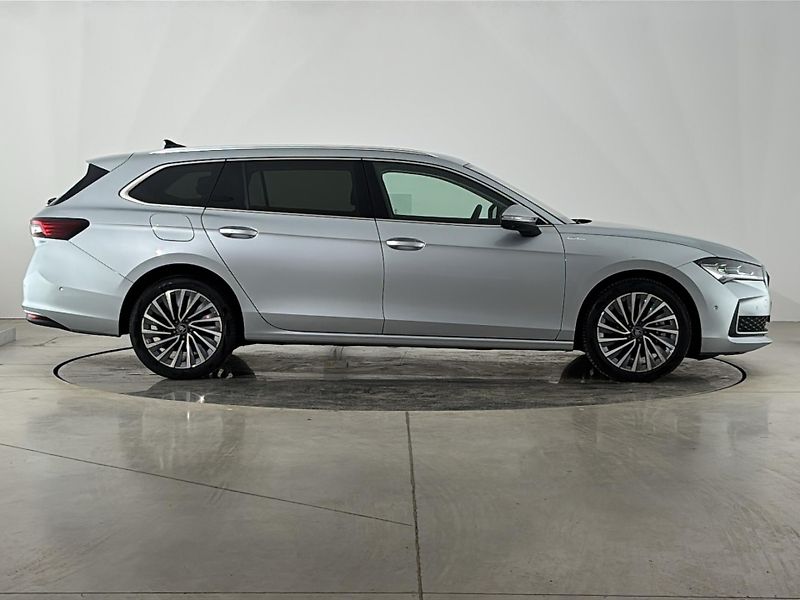 Škoda Superb L&K 4x4 DSG - fotka 16 z 30