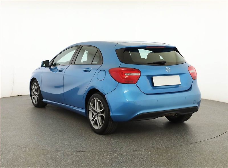 Mercedes-Benz Třídy A (2012) A 180, Kůže, Navi, Bi-Xenony - fotka 4 z 17