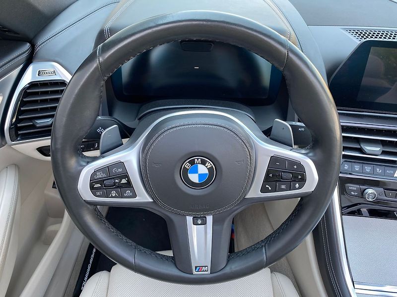 BMW M8 M850i xDrive Cabrio MAX výbava - fotka 22 z 26