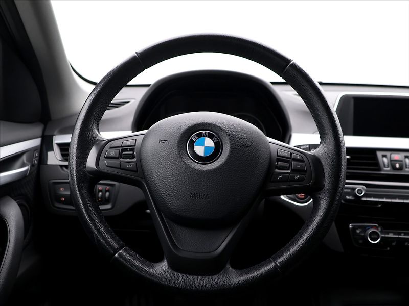 BMW X1 1,5 18i sDrive Advantage - fotka 16 z 32
