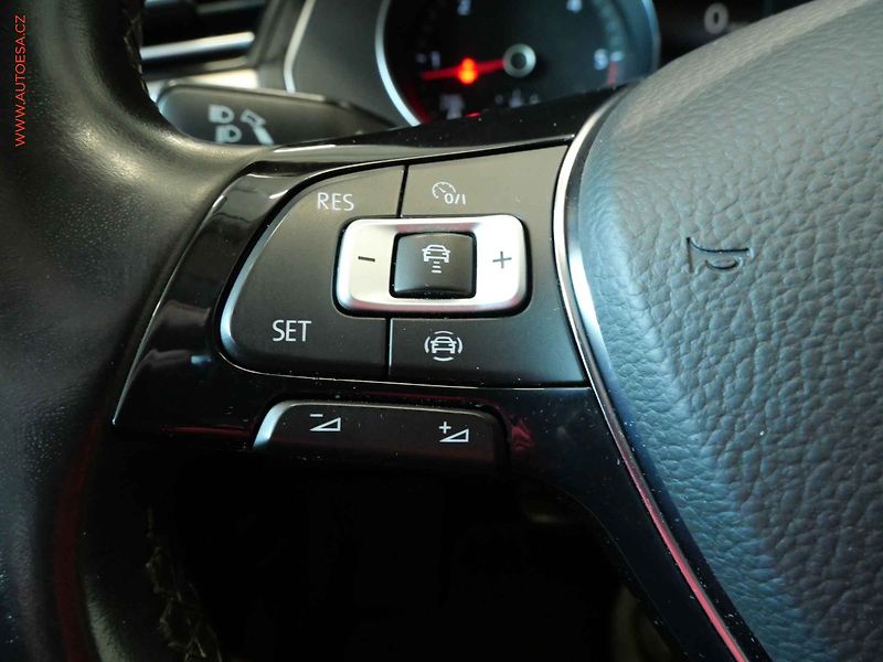 Volkswagen Passat (2019) 2.0TDI, ČR, DSG, LED, ACC - fotka 15 z 23
