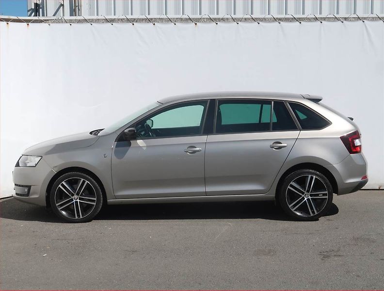 Škoda Rapid (2014) Spaceback 1.2 TSI, ČR,1.maj - fotka 3 z 19