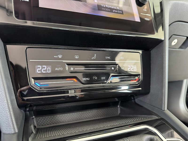 Volkswagen Passat 2,0TDI DSG*Navi*Distronic*DPH - fotka 22 z 34