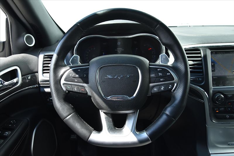 Jeep Grand Cherokee 6.4 SRT 344kW AWD NAVI ČR - fotka 15 z 33