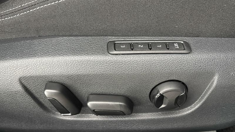Škoda Superb 2.0 TDI DSG Style - fotka 22 z 28