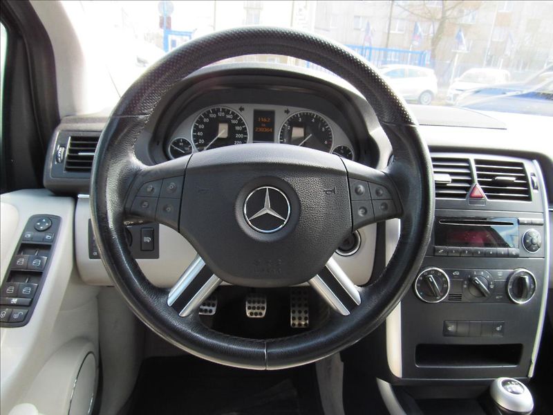 Mercedes-Benz Třídy B 2,0 Turbo B200 - fotka 12 z 25