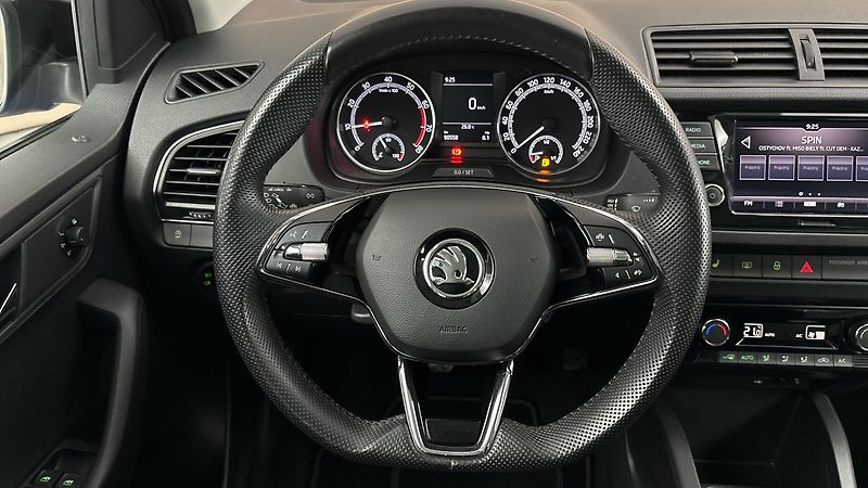 Škoda Fabia 1.0 TSI Black Combi - fotka 9 z 23