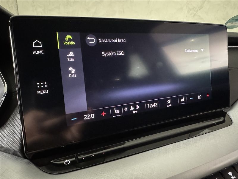 Škoda Octavia 2,0 TDi  DSG Tour Virtual LED - fotka 29 z 44