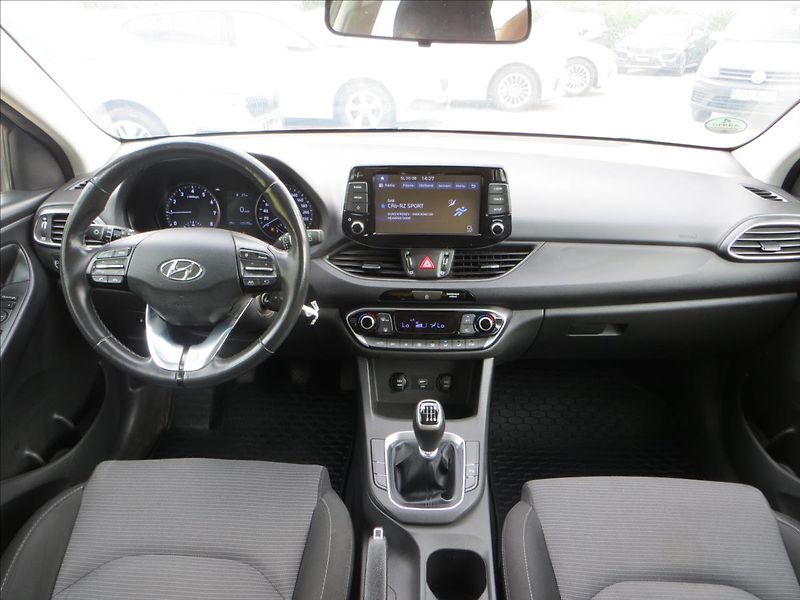 Hyundai i30 1,0 T-GDI 88kW Comfort ČR - fotka 25 z 25