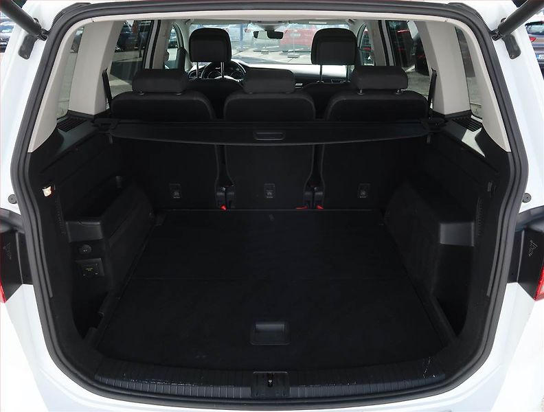 Volkswagen Touran (2017) Highline 1.8 TSI, Automat - fotka 14 z 22