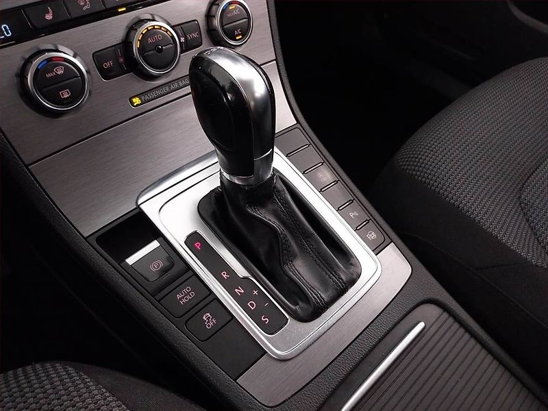 Volkswagen Passat (2012) Comfortline 2.0 TDI, Automat - fotka 13 z 25