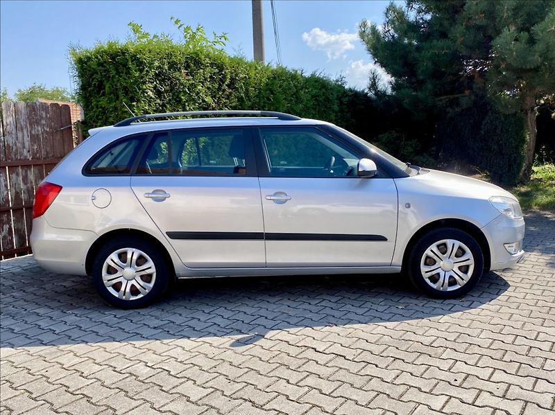 Škoda Fabia 1,6 TDI CR 55kW Active Combi - fotka 6 z 38