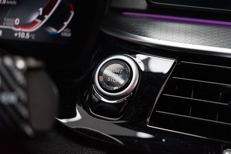 BMW Řada 5 520d xD ///M*ZÁRUKA*TAŽNÉ*ČR* - fotka 23 z 42