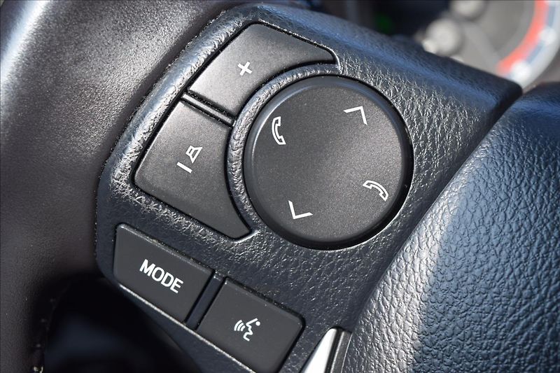 Toyota Auris 1,2 i 85KW XENONY AUTOMAT ALU - fotka 37 z 55