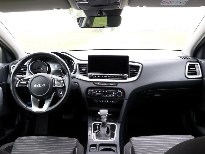 Kia Ceed 1,5 T-GDI 117kW DCT TOP DPH CZ - fotka 15 z 29