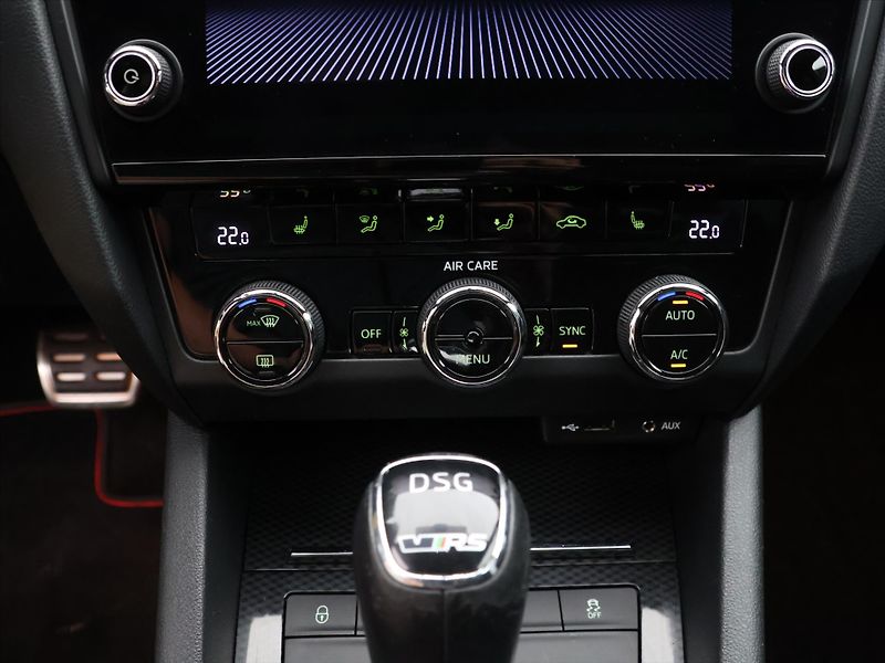 Škoda Octavia RS 2,0 TDI 135kW DSG LED 1.Maj - fotka 18 z 27