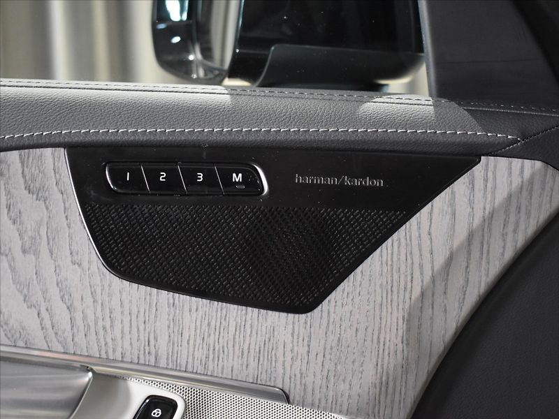 Volvo XC90 2,0 B5 AWD PLUS - fotka 17 z 26