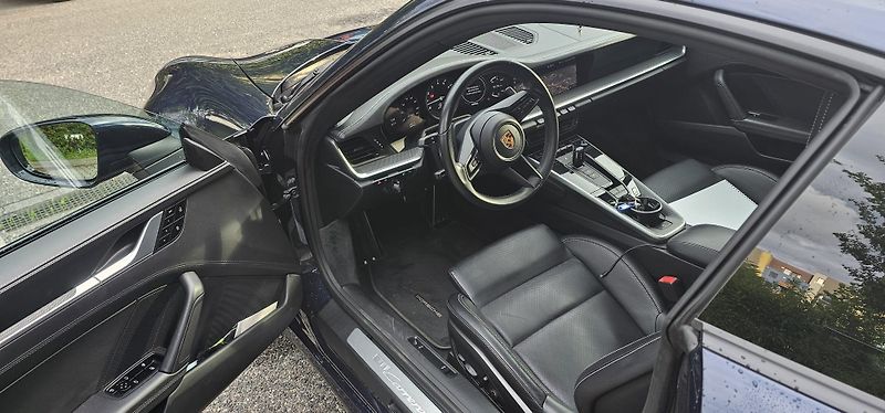 Porsche 911 (2020) Carrera - fotka 9 z 15