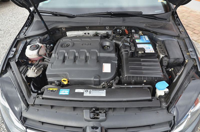 Volkswagen Golf (2017) 2.0 TDi 110kW HIGHLINE / LED - fotka 10 z 38