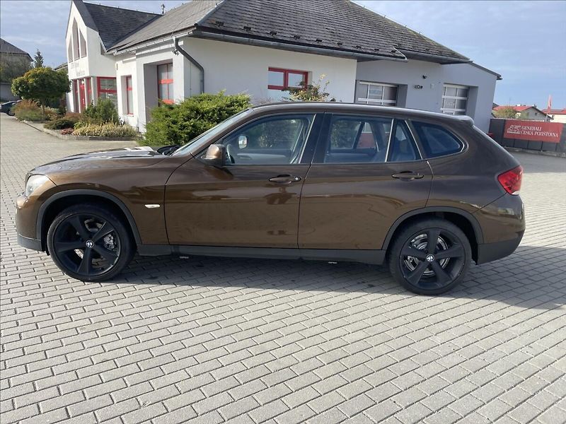 BMW X1 2,0 d X-Drive 130kw Xenon Klim - fotka 2 z 32