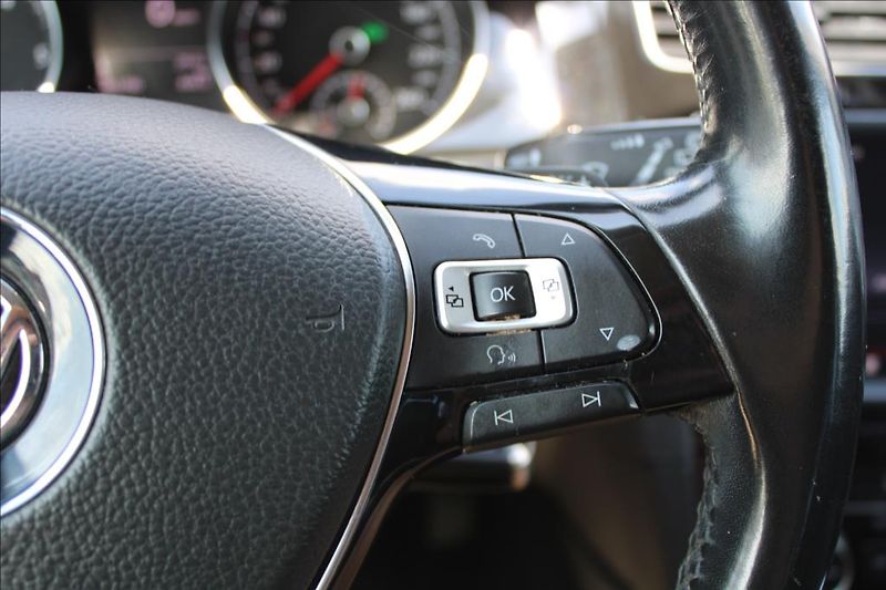 Volkswagen Golf 2,0 TDi  XENONY, AUTOMAT - fotka 18 z 32