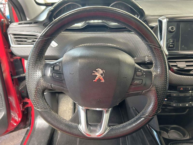 Peugeot 2008 (2019) 1.2 PT, Crossway, navi, panor - fotka 16 z 16