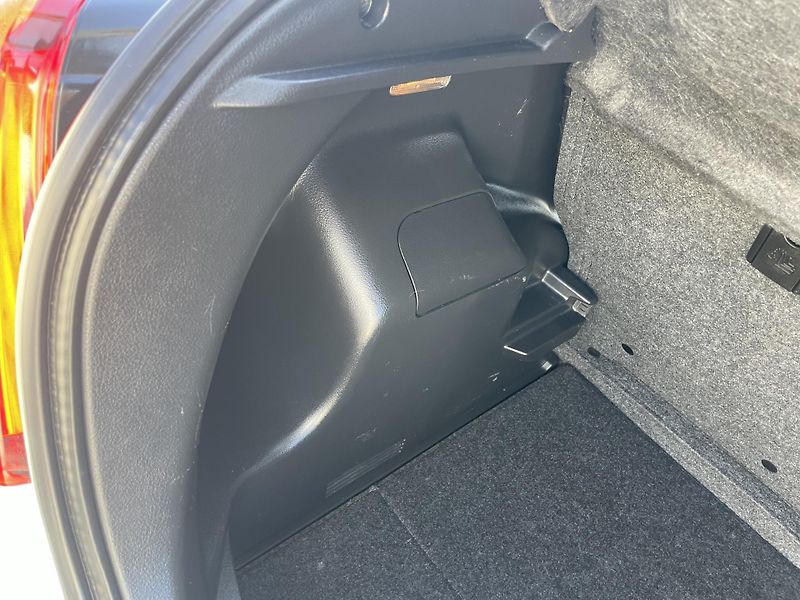 Toyota Yaris 1.5i 16v HYBRID 142TKM TOP 1A! - fotka 112 z 169