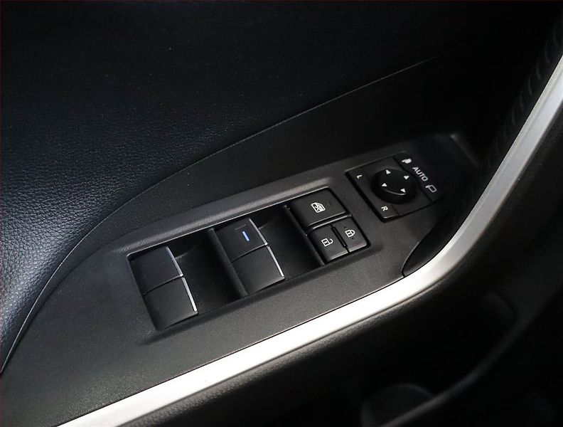 Toyota RAV4 (2021) 2.5 Hybrid - fotka 22 z 30
