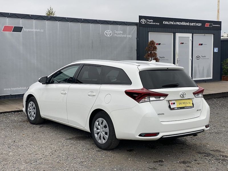 Toyota Auris 1.6i, ČR, Active, 2x kola - fotka 5 z 15