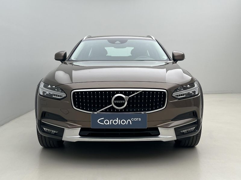 Volvo V90 CC D5 AWD PRO CZ 1. maj. - fotka 13 z 44