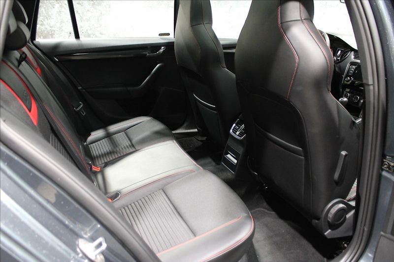 Škoda Octavia 2,0 162 kW RS DSG, NAVI, 1. ma - fotka 13 z 39
