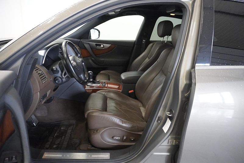 Infiniti FX50 5.0 V8 287 kW AWD AUTOMAT - fotka 9 z 24