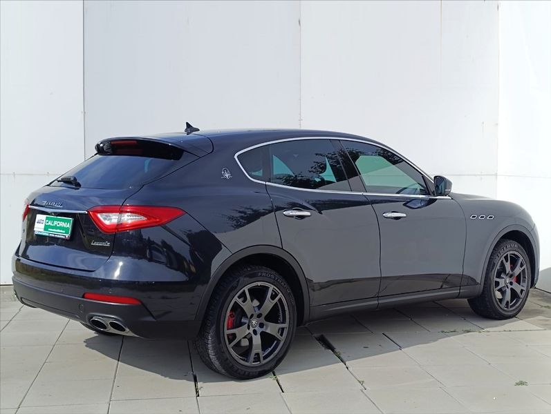 Maserati Levante 3,0 V6 Q4 Kůže,Kamera,Bi-xenon - fotka 6 z 40