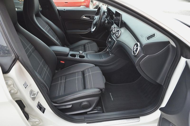 Mercedes-Benz CLA (2017) 220d 130kW AT / Bi-XENON - fotka 14 z 39