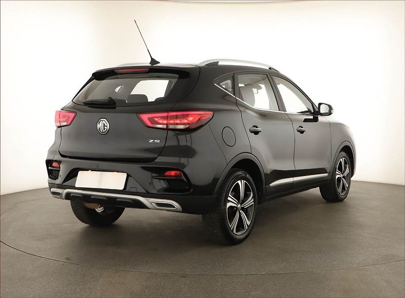 MG ZS (2022) 1.5, Tempomat, Park. senzory - fotka 5 z 13