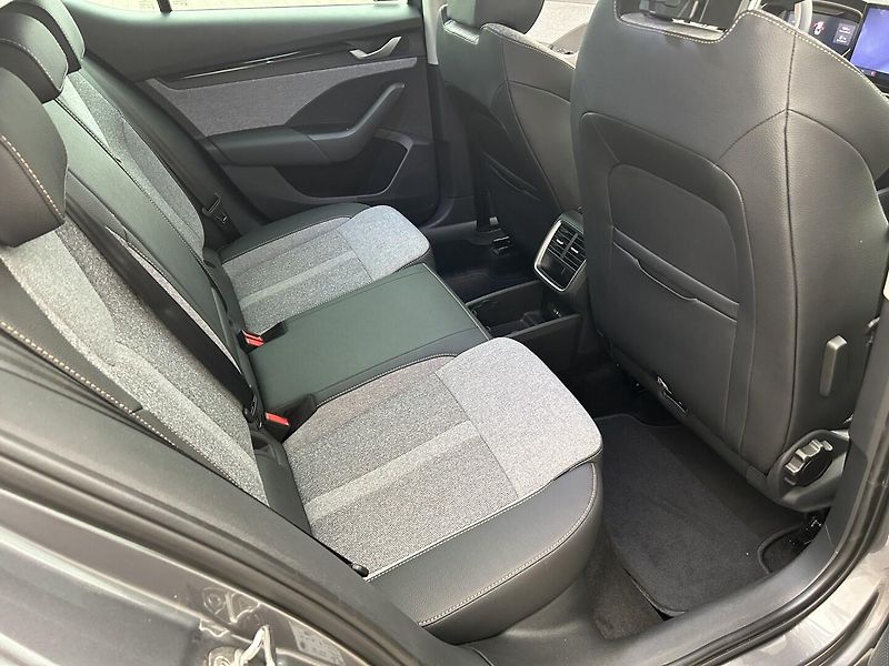 Škoda Octavia 2.0 TDI Top selection - fotka 24 z 26