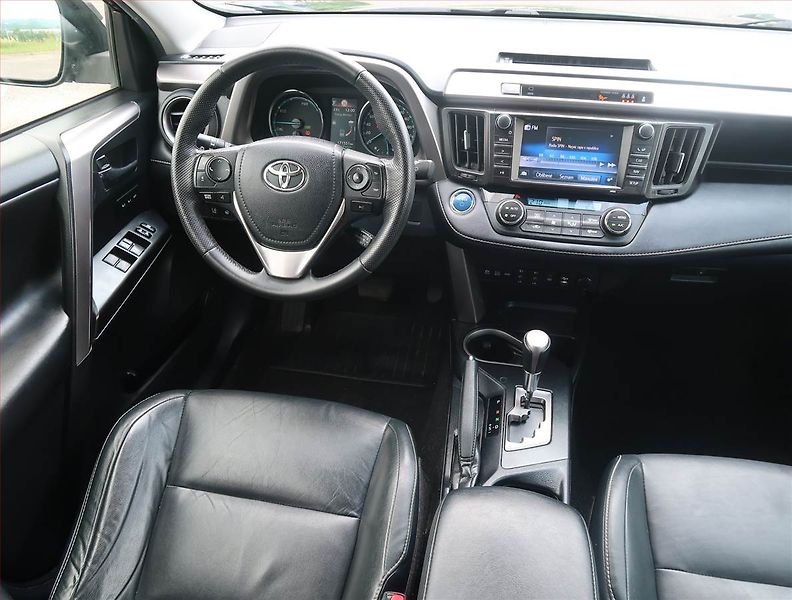 Toyota RAV4 (2017) 2.5 Hybrid - fotka 7 z 14