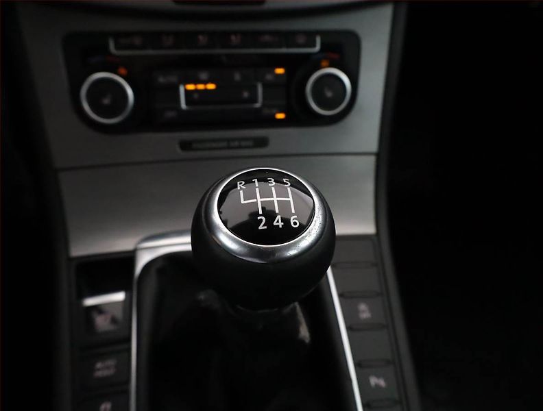 Volkswagen Passat (2011) Highline 2.0 TDI, Serv.kniha - fotka 14 z 17