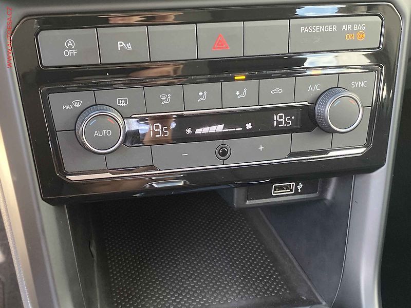 Volkswagen T-Cross (2019) 1.0 TSi, 1.maj,ČR, DSG - fotka 15 z 18