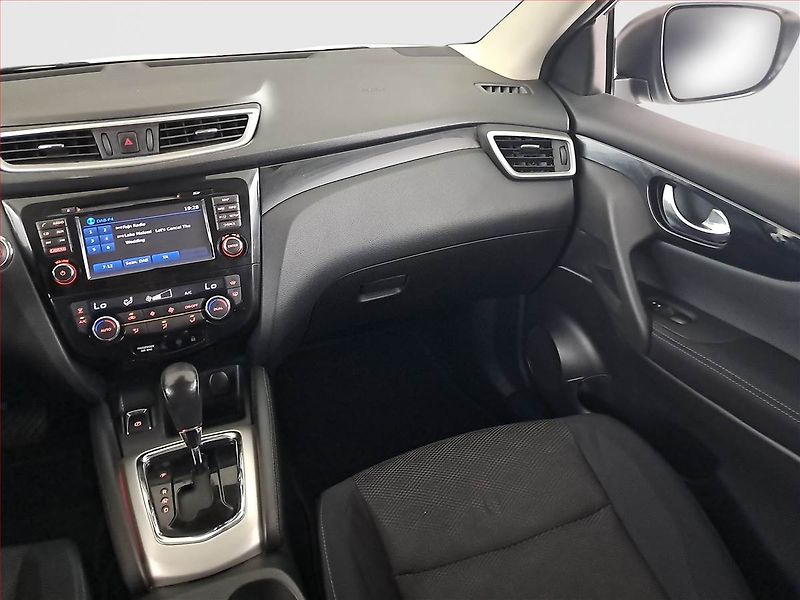 Nissan Qashqai (2017) 1.2 DIG-T, Automat, Navi - fotka 8 z 21