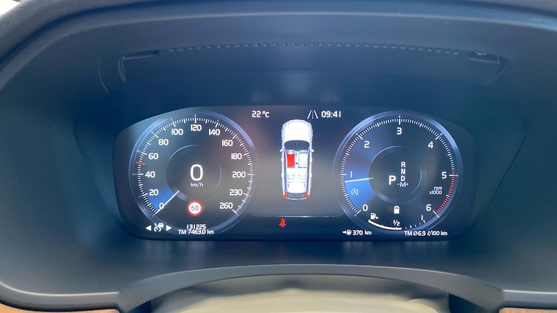 Volvo V90 MOMENTUM PRO, B4 AWD, 145+10 k - fotka 16 z 33