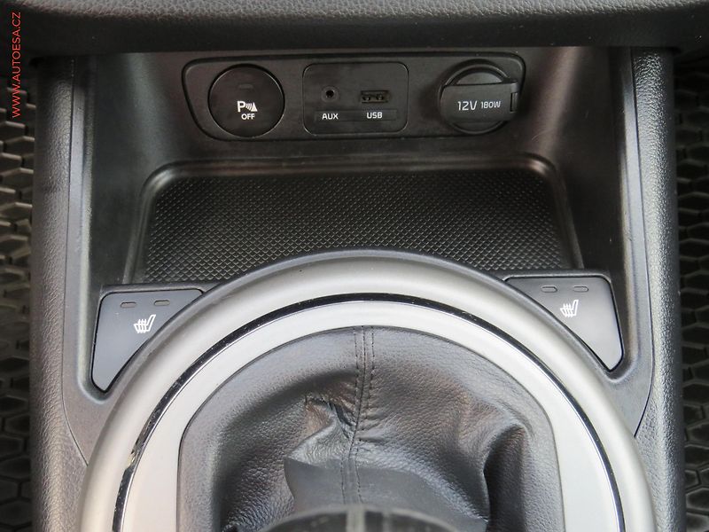Kia Sportage (2014) 1.6GDi, 2.maj,ČR, AC - fotka 17 z 22