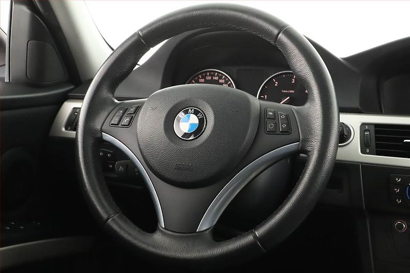 BMW Řada 3 (2012) 320 d xDrive, 4X4, Automat - fotka 8 z 19