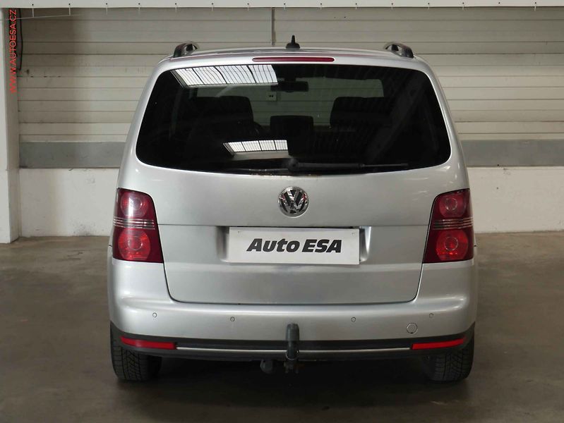 Volkswagen Touran (2009) 1.9 TDI - fotka 5 z 19