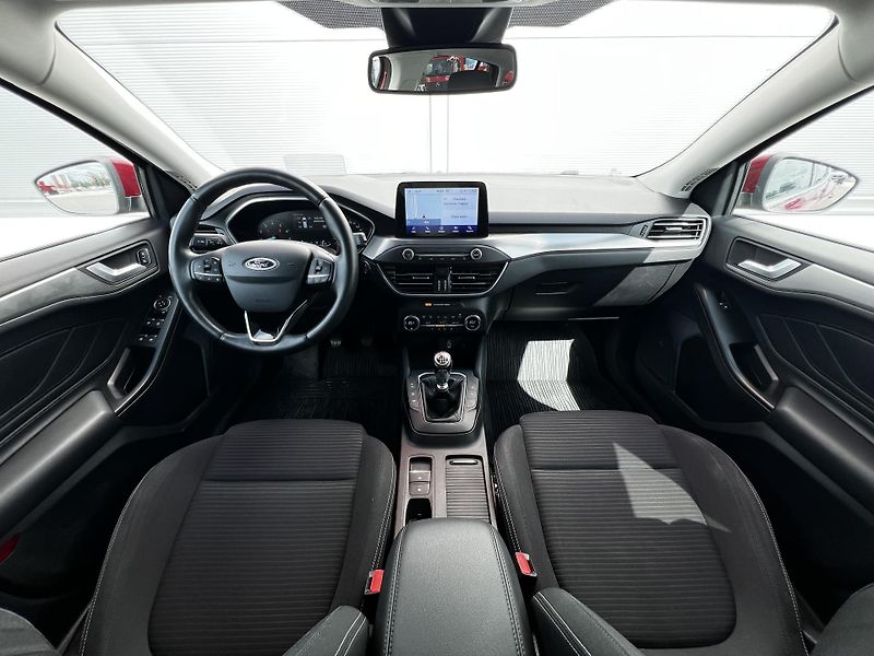 Ford Focus 1.5 110kW LED, HEAD-UP, B&O,TZ - fotka 7 z 25