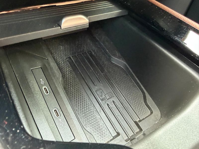 Škoda Superb L&K 2.0 TDI 142kw DSG 4x4 - fotka 19 z 28