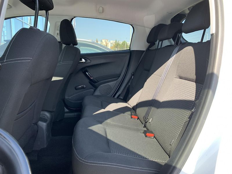 Peugeot 208 ALLURE+ 1.2 PureTech 81kW AT - fotka 6 z 22