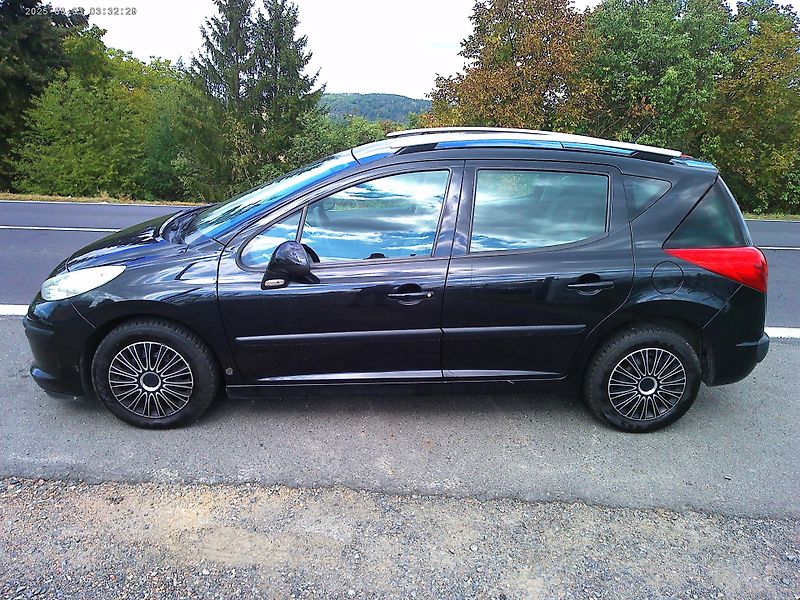 Peugeot 207 1.4i, 70 kW, klimatizace - fotka 2 z 25