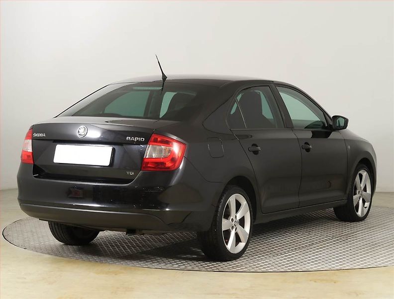Škoda Rapid (2013) 1.6 TDI, Park. senzory - fotka 5 z 17